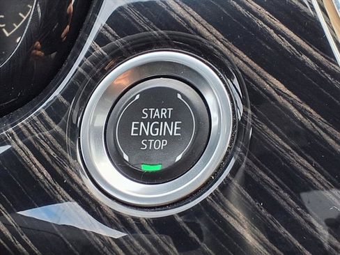 Used 2025 Cadillac XT6 Premium Luxury image 18