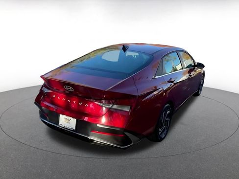 Used 2025 Hyundai Elantra SEL image 12