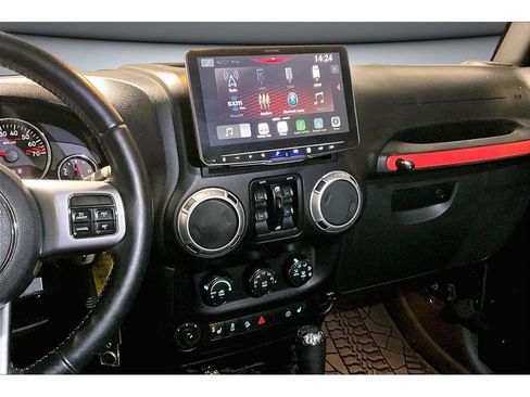 Used 2015 Jeep Wrangler Unlimited Rubicon image 7