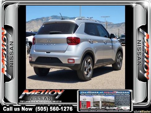 Used 2025 Hyundai Venue SEL FWD image 4