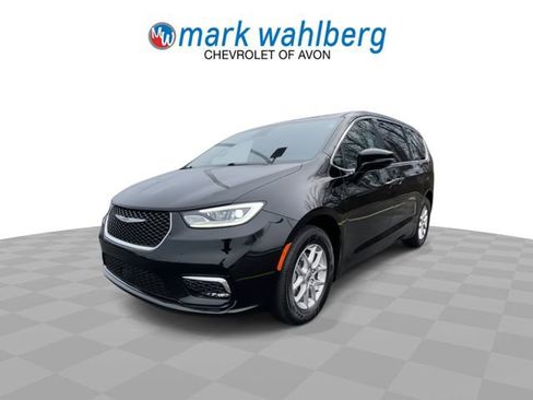 Used 2024 Chrysler Pacifica Touring-L FWD image 4