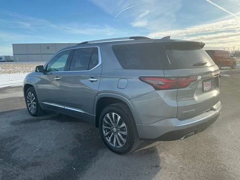 Used 2023 Chevrolet Traverse Premier FWD image 5