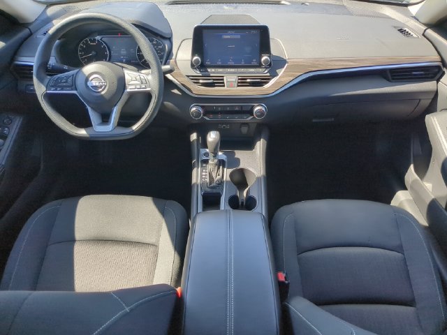 Used 2025 Nissan Altima 2.5 SV FWD image 14