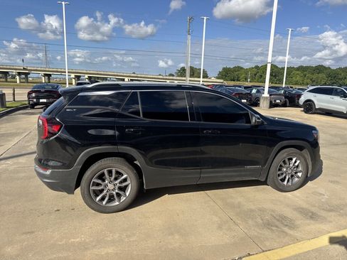 Used 2022 GMC Terrain SLT image 12