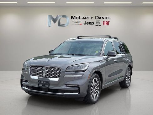 Used 2023 Lincoln Aviator Reserve w/ Elements Package Plus AWD/4WD image 2