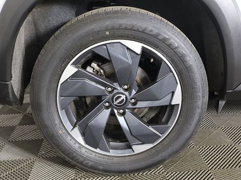 Used 2024 Nissan Rogue SV image 18