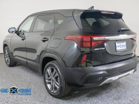 Used 2023 Kia Seltos LX AWD/4WD image 5
