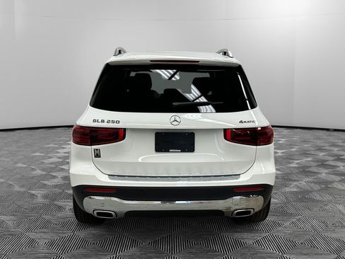 Used 2025 Mercedes-Benz GLB 250 4MATIC image 4