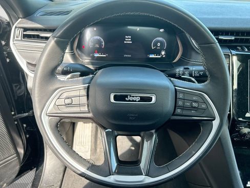 Used 2023 Jeep Grand Cherokee Altitude AWD/4WD image 31