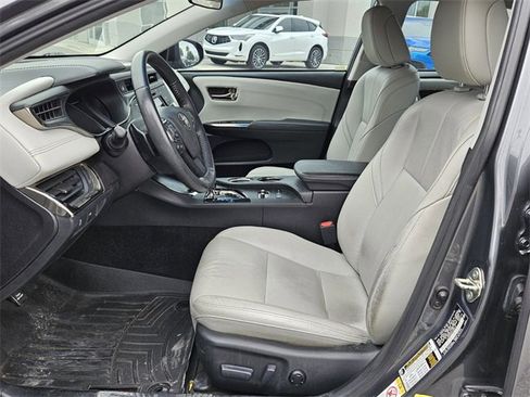 Used 2018 Toyota Avalon XLE image 3