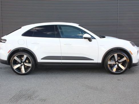 New 2026 Porsche Macan 4 Electric image 9