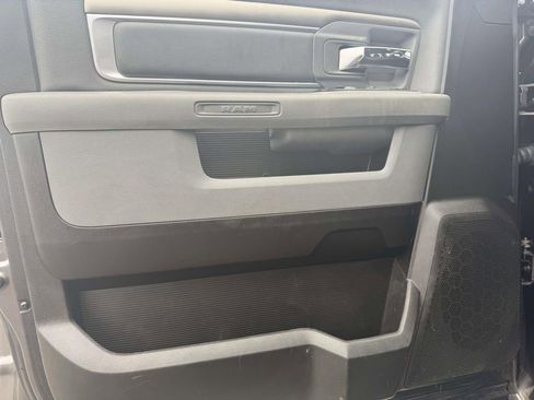 Used 2019 RAM 1500 Classic SLT w/ Luxury Group image 12