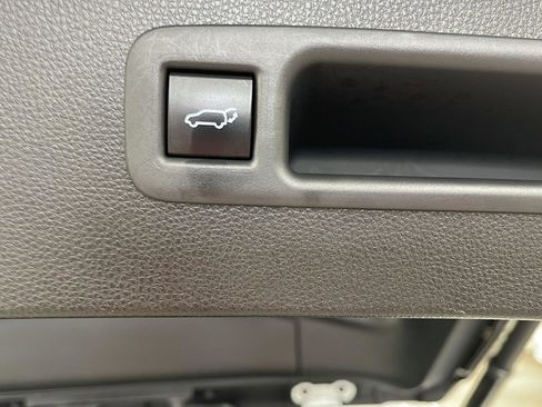 Used 2022 Toyota Highlander XLE image 23