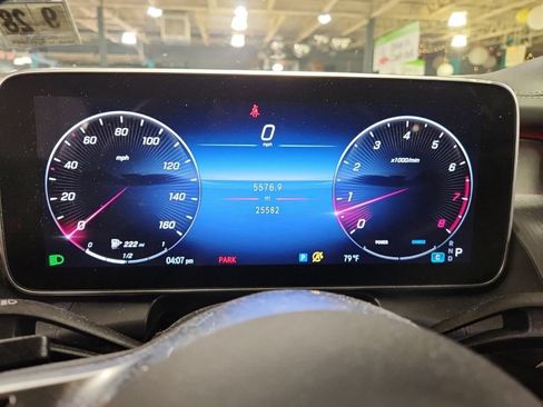 Used 2023 Mercedes-Benz GLC 300 4MATIC image 4