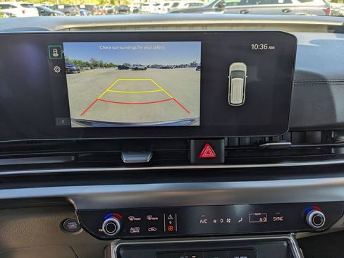 Certified 2025 Kia Carnival image 24