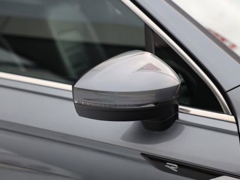 Used 2023 Volkswagen Tiguan SEL R-Line image 8