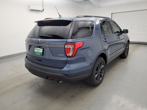 Used 2018 Ford Explorer XLT w/ Equipment Group 202A AWD/4WD image 9
