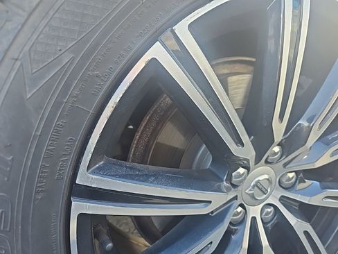 Used 2018 Volvo XC60 T6 Inscription w/ Convenience Package image 5