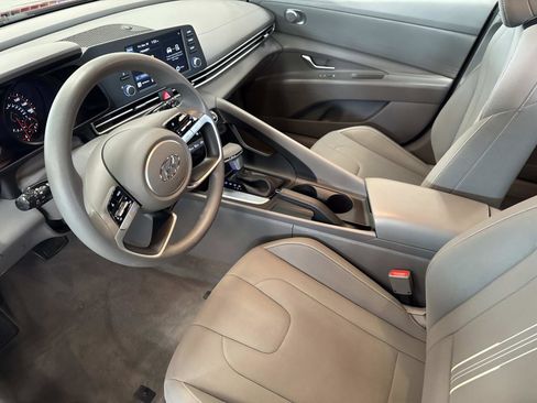 Used 2022 Hyundai Elantra SEL w/ Preferred Accessory Package image 21