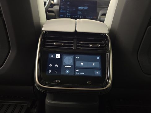 Used 2024 Rivian R1S Adventure AWD/4WD image 30