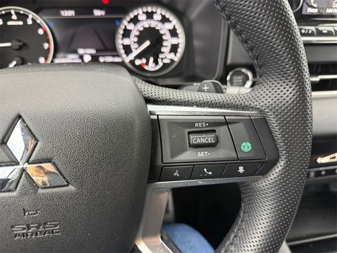 Used 2024 Mitsubishi Outlander SE image 34