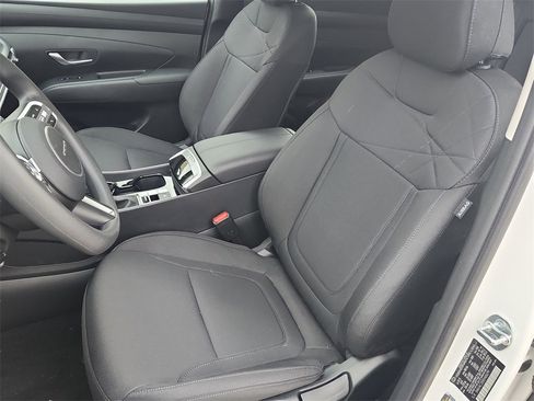 Certified 2025 Hyundai Tucson SE image 16