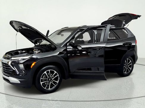 Used 2024 Chevrolet TrailBlazer LT w/ LT Cold Weather Package FWD image 9
