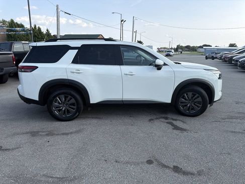 Used 2024 Nissan Pathfinder SV AWD/4WD image 8
