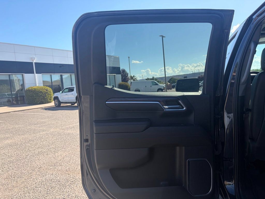 Used 2023 GMC Sierra 1500 SLT w/ X31 Off-Road Package AWD/4WD image 24