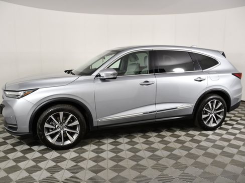 Used 2025 Acura MDX SH-AWD w/ Technology Package image 9