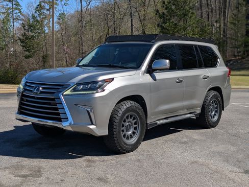 Used 2017 Lexus LX 570 4WD w/ Luxury Package image 5
