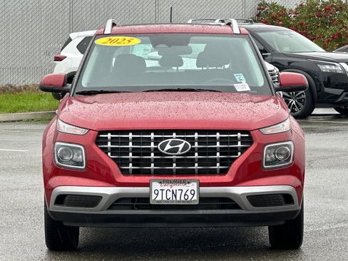 Used 2025 Hyundai Venue SEL image 9