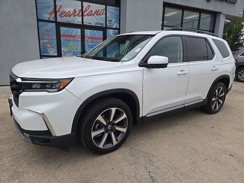 Used 2023 Honda Pilot Elite image 3