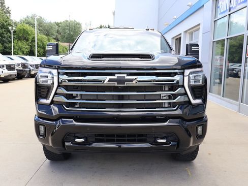 Used 2024 Chevrolet Silverado 2500 High Country w/ High Country Premium Package AWD/4WD image 5