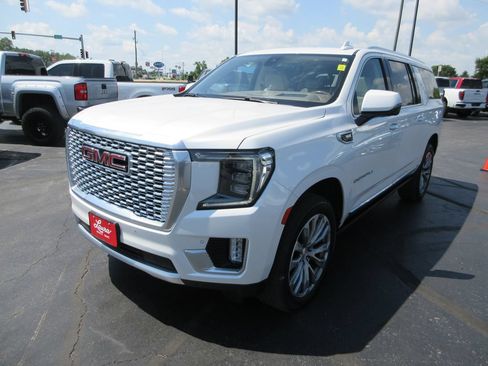 Used 2021 GMC Yukon XL Denali w/ Denali Ultimate Package AWD/4WD image 11