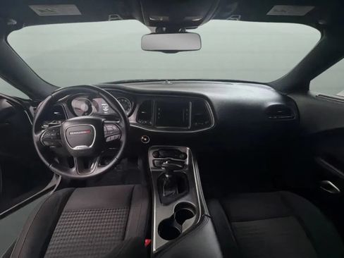 Used 2017 Dodge Challenger SXT RWD image 9