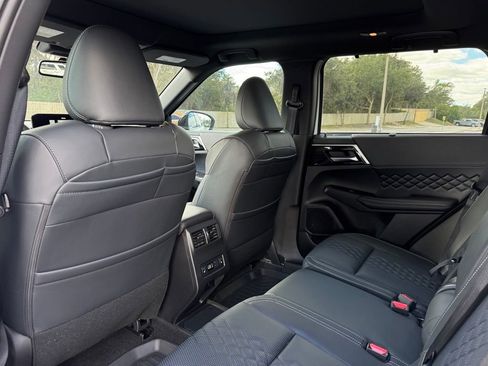 New 2025 Mitsubishi Outlander SEL Black Edition image 17