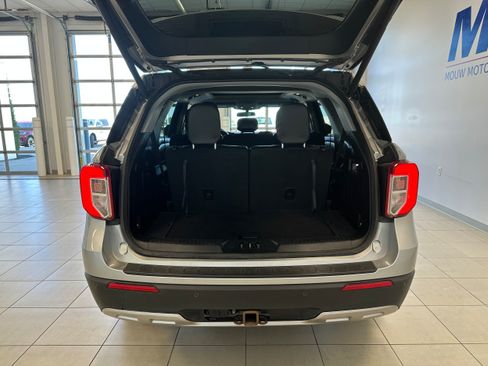 Used 2020 Ford Explorer XLT w/ Equipment Group 202A AWD/4WD image 7