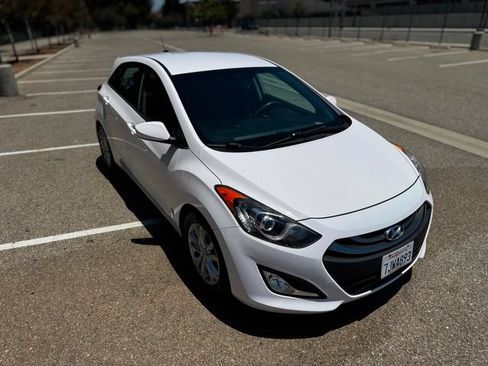 Used 2015 Hyundai Elantra GT FWD image 32