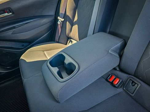 Used 2020 Toyota Corolla LE FWD image 30