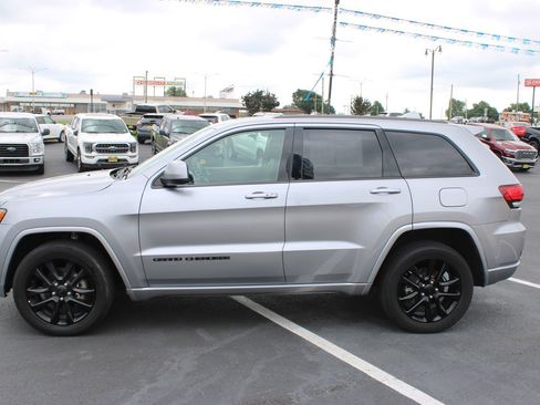 Used 2020 Jeep Grand Cherokee Altitude AWD/4WD image 5