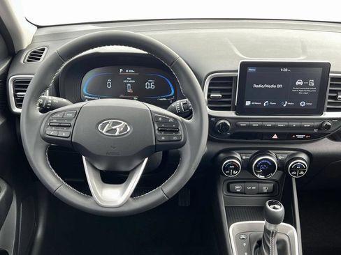 Used 2025 Hyundai Venue SEL image 19