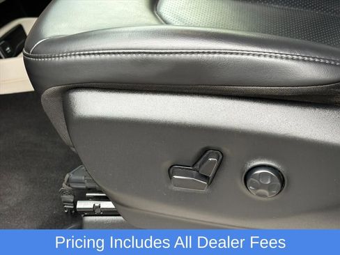 Used 2023 Chrysler Pacifica Touring-L FWD image 14