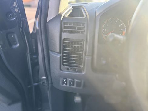 Used 2012 Nissan Titan SL w/ SL Technology Pkg image 16