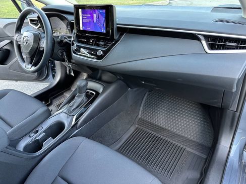Used 2025 Toyota Corolla LE image 30