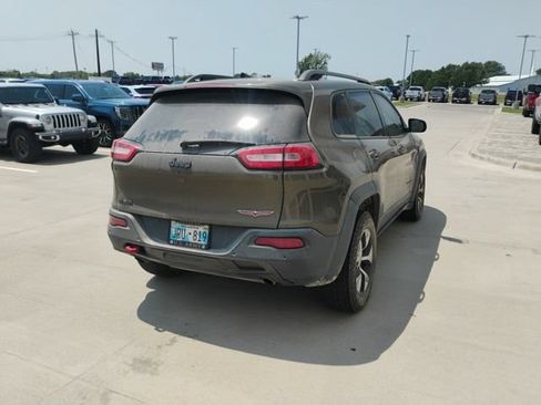 Used 2015 Jeep Cherokee Trailhawk w/ Comfort/Convenience Group AWD/4WD image 3