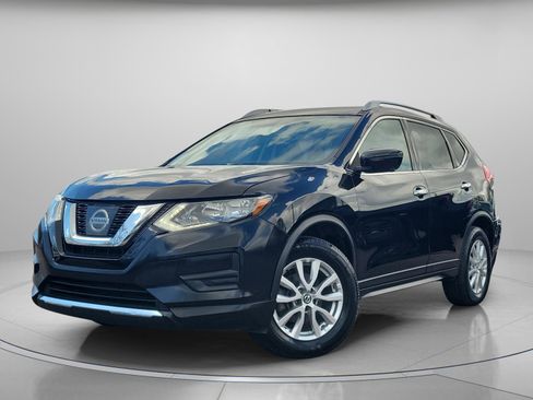 Used 2017 Nissan Rogue SV w/ SV Premium Package image 2