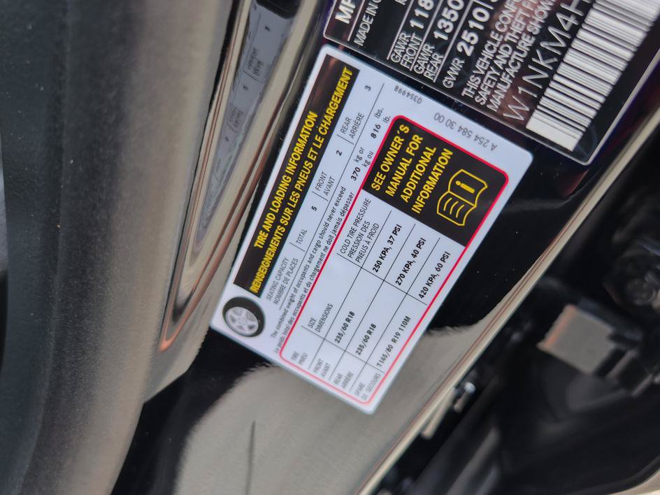 Used 2025 Mercedes-Benz GLC 300 4MATIC image 31
