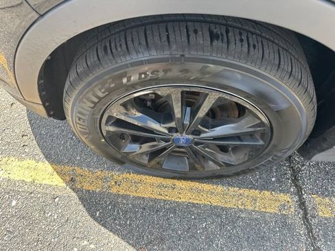 Used 2017 Ford Escape SE AWD/4WD image 9