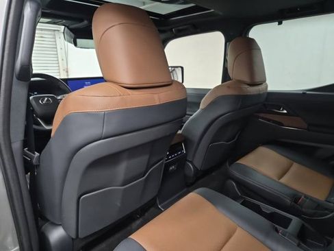 Used 2024 Lexus GX 550 image 15